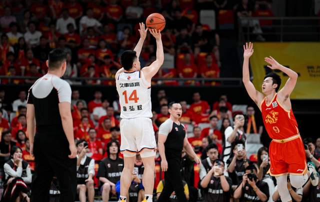 NBA官方晒总冠军定妆照:尼克斯17人出镜 索汉和杰米森没拍上?