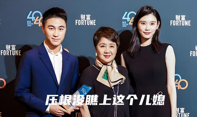 生涯进球数超越卡钦斯,格里娜升至历史第12