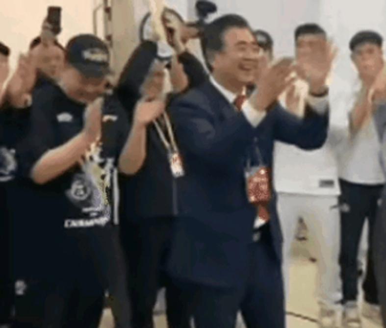 詹皇放弃顶薪？留湖人概率65%名嘴坚信勇士抢人 美媒：薪水成关键