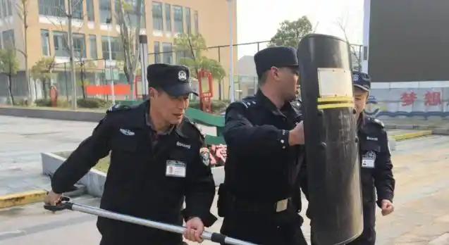 从蓝领到明星，阿奴诺比在总决赛舞台完成蜕变
