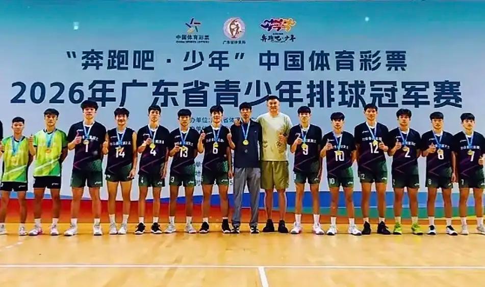 纽约“大鲨鱼”?尼克斯&上海均五场夺冠+杯赛联赛双冠王