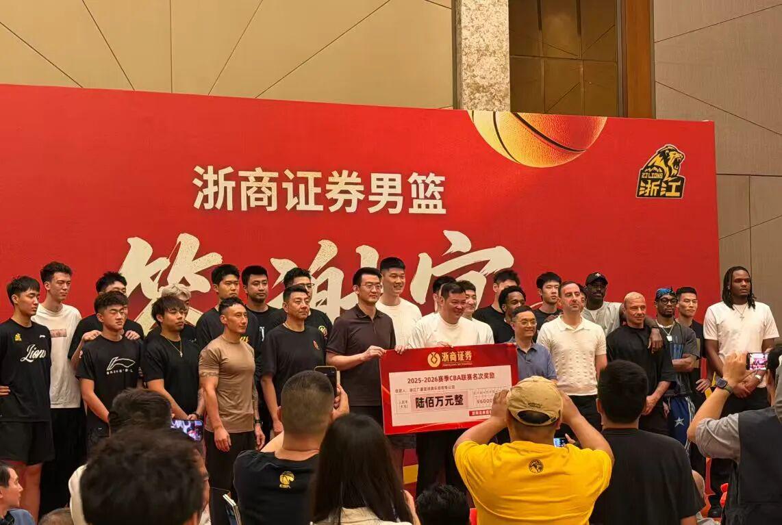 53年后再夺总冠军!布伦森45分率队逆转马刺,尼克斯4