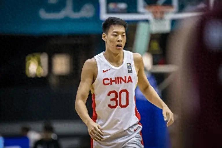 ESPN记者:湖人队内部人士暗示詹姆斯父子可能一起转投新球队