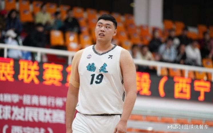 5.81亿！詹姆斯又被低估！湖人要续约两名球员了...
