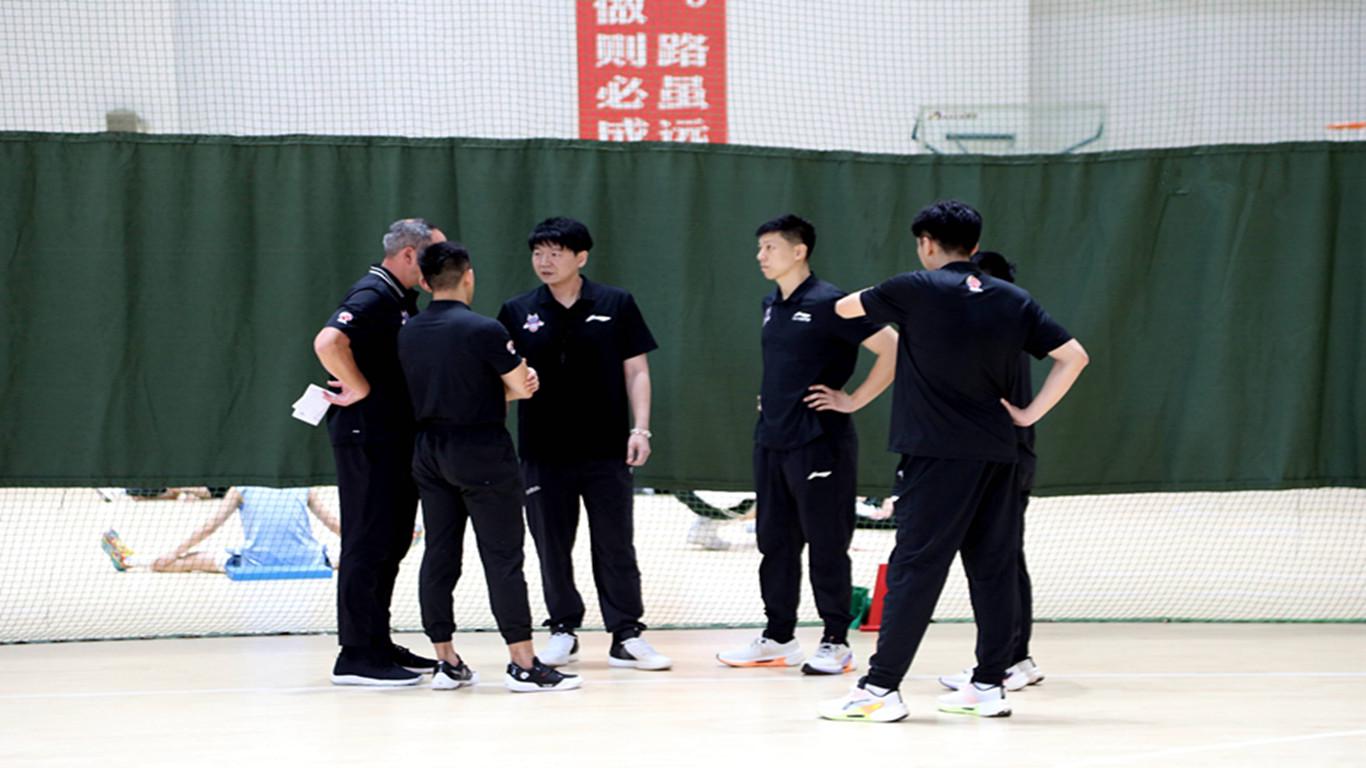 多家美媒:华盛顿奇才已经通知迪班萨会用状元签选中他