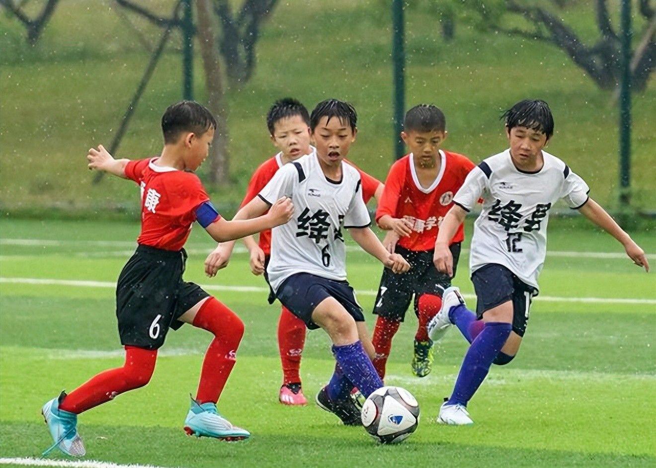 德容:日本队的低位防守非常出色,我们将全力备战对瑞典的比赛